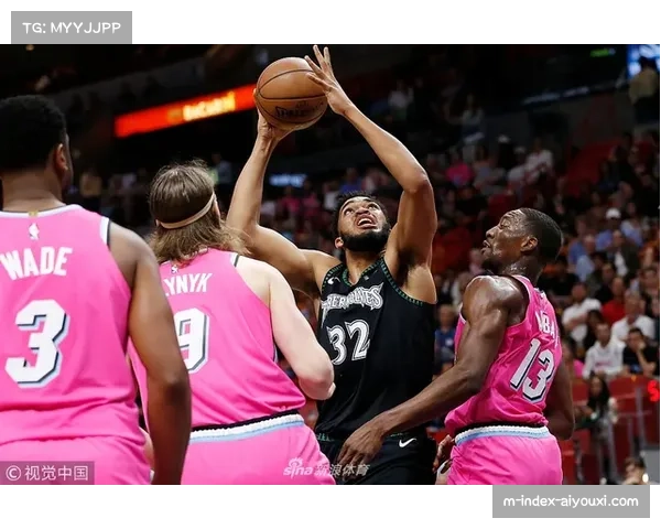 湖人半场领先森林狼,里夫斯贡献18分9助攻,表现抢眼