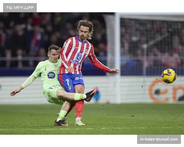 巴萨卡萨多进入离队名单 年轻中场面临阵容调整压力